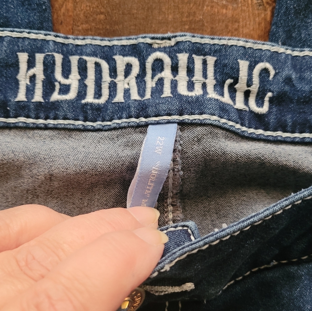 Hydraulic Brand Capri Style Jeans.  Size 22W. - Picture 6 of 8